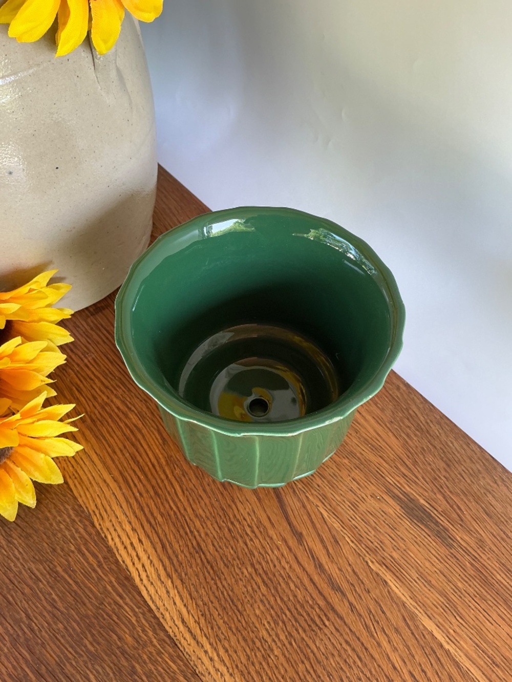 Vintage MCM Green Ribbed Ceramic Planter Flower Pot Attached Saucer - Picture 8 of 16